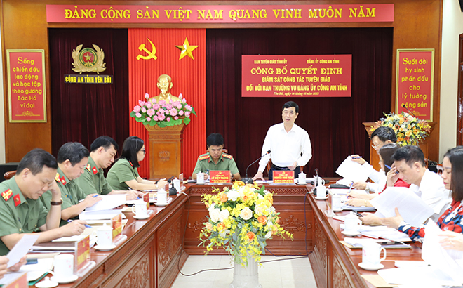 Đồng chí Nguyễn Minh Tuấn - Ủy viên Ban Thường vụ, Trưởng ban Tuyên giáo Tỉnh ủy phát biểu tại buổi làm việc.
